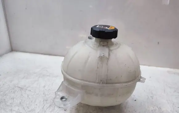 Hyundai Tucson TL Coolant expansion tank/reservoir 25430D3700