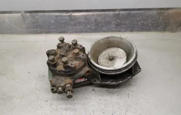 Audi 100 200 5000 C3 Fuel distributor 0438120185 035133353AB 0438100125