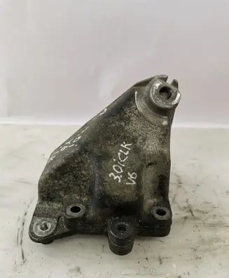 Mercedes-Benz CLK A209 C209 Engine mounting bracket A2722230904