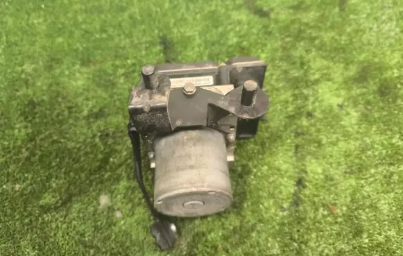 BMW 5 E60 E61 ABS Pump 677573001