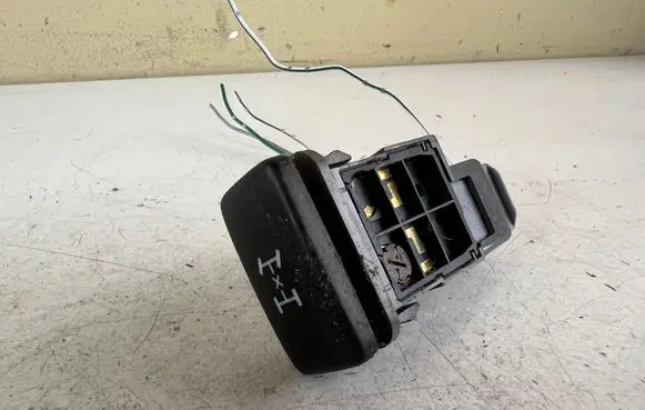 Toyota Land Cruiser (J120) Differential lock switch 156935 4970G50Y