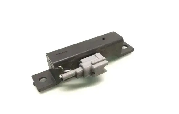Nissan Note (E11) Aerial antenna amplifier D071030