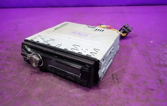 Volkswagen Golf IV Radio/CD/DVD/GPS head unit 
