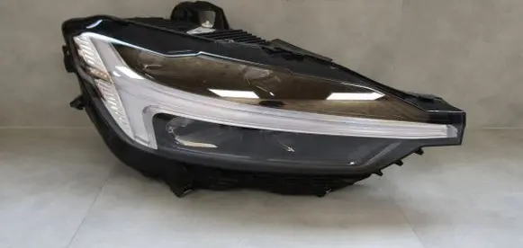 Volvo XC60 Headlight/headlamp 32337379 4E43551E 20421225