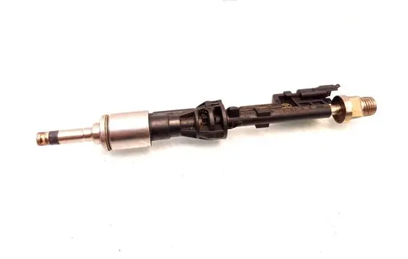 BMW X3 F25 Fuel injector 7597870 10213541