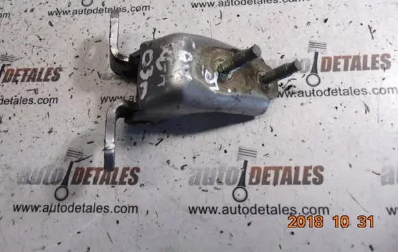 Honda CR-V Rear door lower hinge