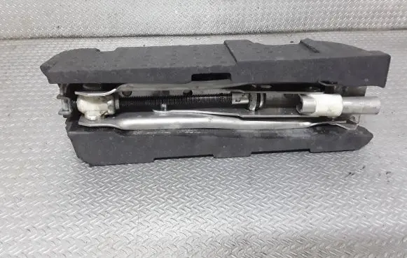 Audi A2 Lift Jack 8Z0012109M