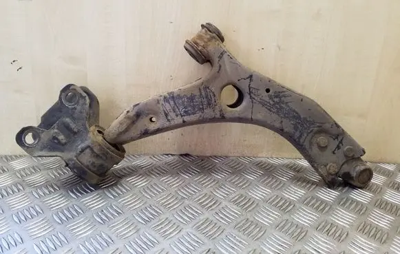 Volvo V40 Cross country Front lower control arm/wishbone AV613A262DA