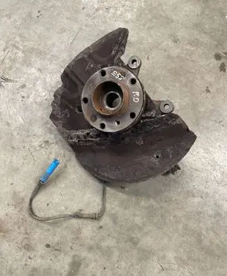 BMW X5 E53 Front wheel hub