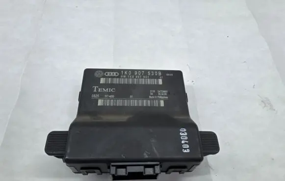 Audi A3 S3 8P Gateway control module 1K0907530B 1K0907951