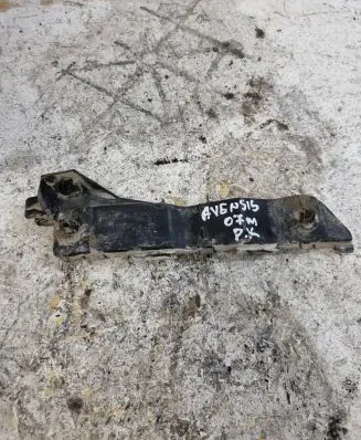 Toyota Avensis T250 Front bumper mounting bracket