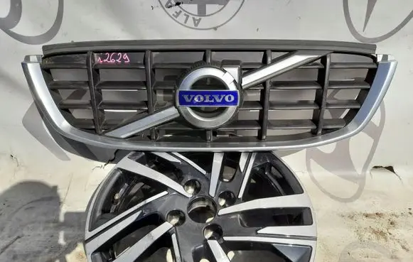 Volvo XC60 Front bumper upper radiator grill PLM0291541