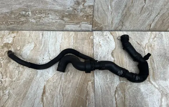Jaguar XJ X351 Engine coolant pipe/hose FW938N241BB FW938B274AB