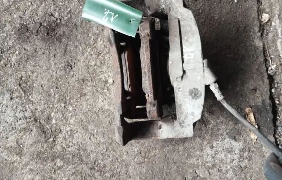 Volvo S60 Front brake caliper 946