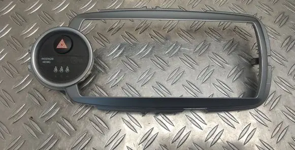 Toyota Yaris Radio/GPS head unit trim 864510D010