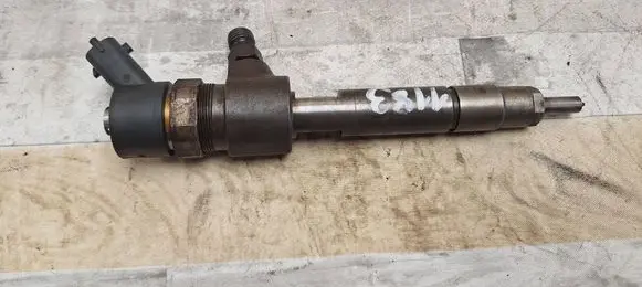 Opel Zafira B Fuel injector 0445110276