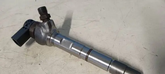 Audi A5 Sportback 8TA Fuel injector 04L130277N