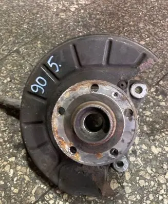 Volkswagen PASSAT B6 Front wheel hub