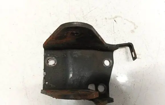 KIA Carens II Engine mounting bracket
