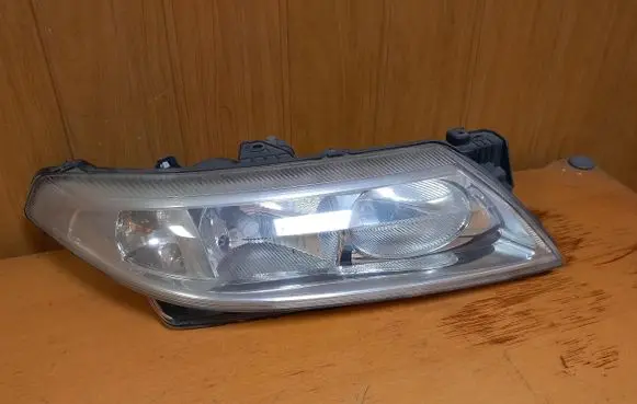 Renault Laguna II Headlight/headlamp 8200002847