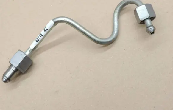 Fuel injector supply line/pipe