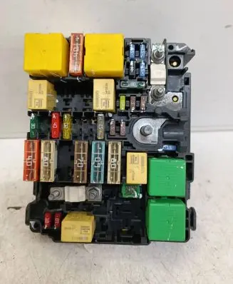 Peugeot 2008 I Fuse module 9804846880