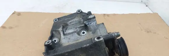 Audi A4 S4 B6 8E 8H A/C compressor mount bracket 038260885C