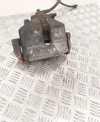 Volkswagen PASSAT B7 Front brake caliper 0947
