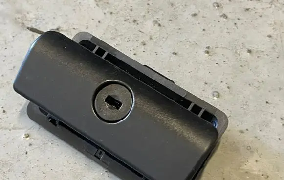 BMW X5 E53 Glove box handle 8163018