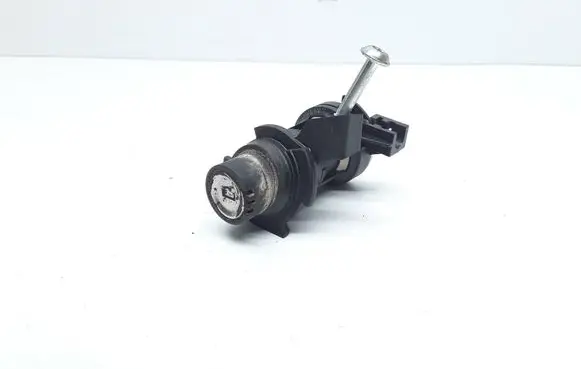 Mercedes-Benz E W212 Tailgate exterior lock A2047500061