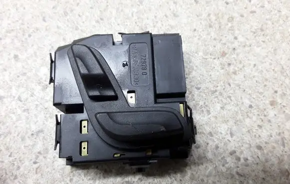 Mercedes-Benz C W204 Seat control switch A2048701758