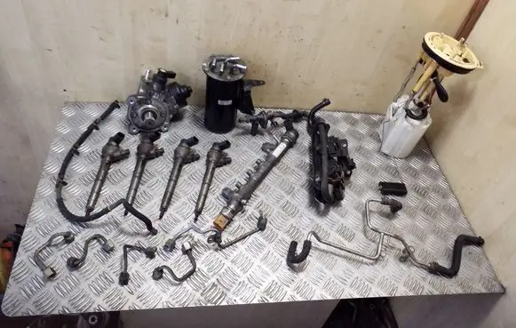 Volkswagen Caddy Fuel injection system set 03L130277J 0445110369 1K0127399CL