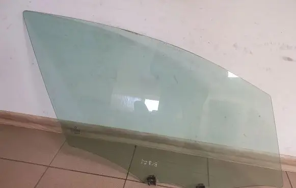Peugeot 508 Front door window glass four-door
