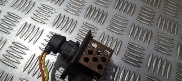 Citroen Xsara Picasso Coolant fan relay 9625293080