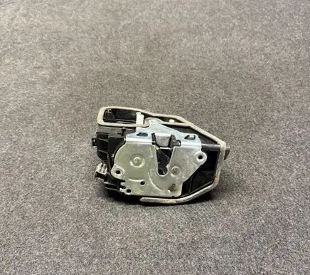 BMW X3 F25 Rear door lock 7318414