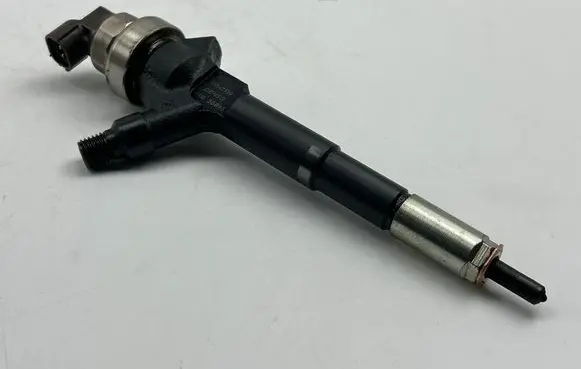 Opel Mokka Fuel injector 55567729 11030893