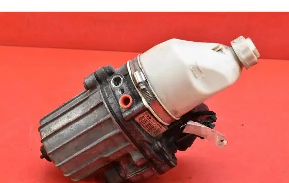 Opel Zafira B Power steering pump 13192897