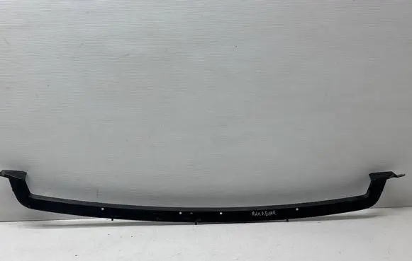 Front bumper splitter molding