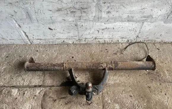 Toyota Hilux (AN10, AN20, AN30) Tow bar set
