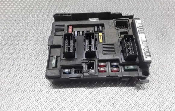 Citroen C3 Fuse module 9643498780