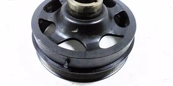 Mercedes-Benz C W202 Crankshaft pulley 6873190270