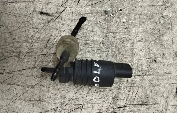 Volkswagen Golf IV Windscreen/windshield washer pump PA6GBFF30