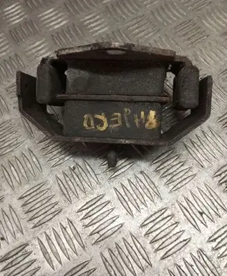 Mitsubishi Pajero Engine mount bracket