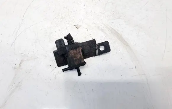 Audi A4 S4 B5 8D Turbo solenoid valve 028906283F