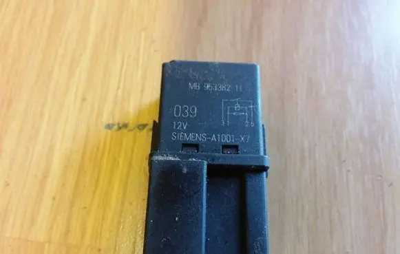 Mitsubishi Carisma Other relay MB953382 039