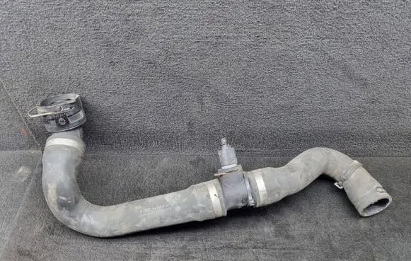 Audi Q7 4L Engine coolant pipe/hose 7L8122051B