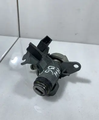 Audi A4 S4 B6 8E 8H Tailgate exterior lock 8E0827573