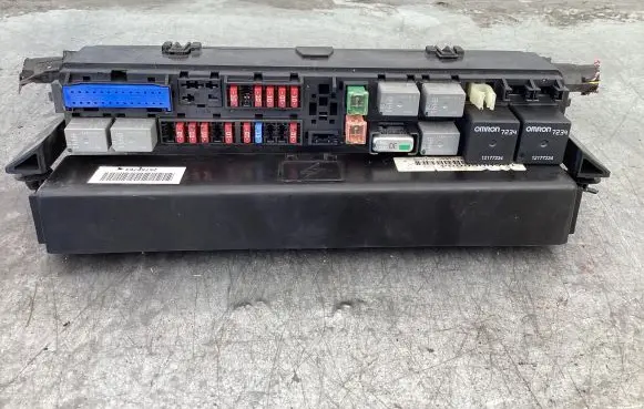 Cadillac CTS Fuse module 1ga0068684 25758764