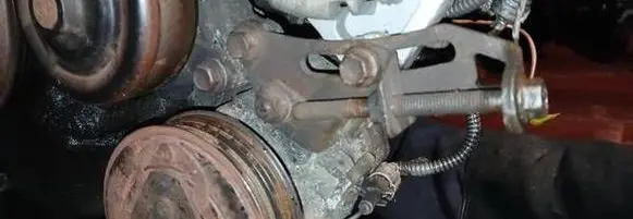 Toyota Aygo AB10 Generator/alternator belt tensioner 