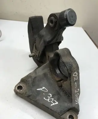 Peugeot 307 Engine mount bracket 96395923809639592380
